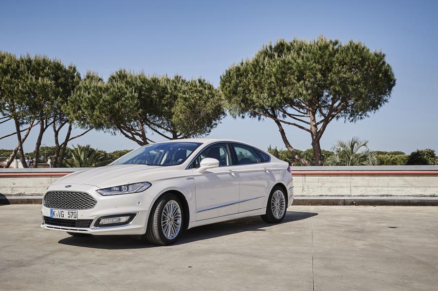  Ford Vignale Mondeo Sedan 2015 года  (фото 7 из 16)